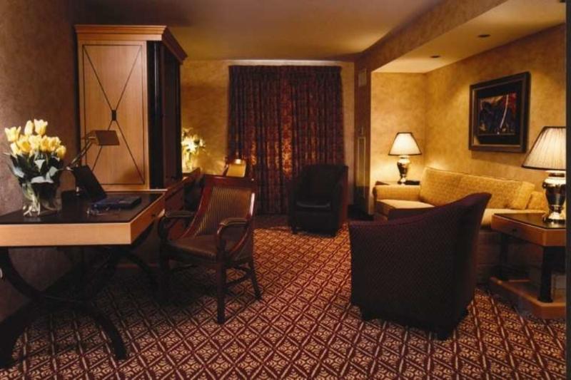 The Bertram Inn & Conf Ctr Trademark Collection By Wyndham Aurora Εξωτερικό φωτογραφία